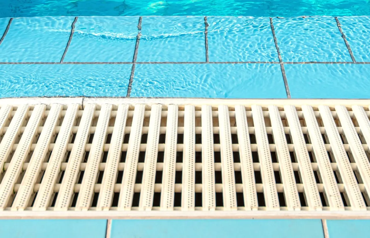 Grelhas de Drenagem para Piscinas no Algarve